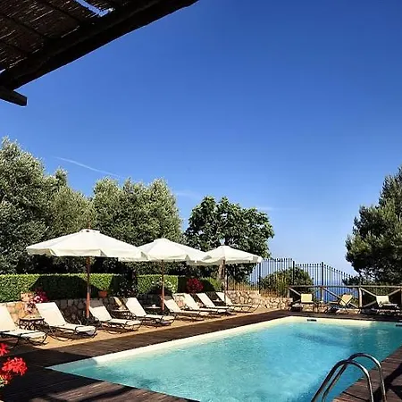 Sleeps 6 Pool Air Con Wifi Torca