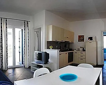 Sleeps 6 Pool Air Con Wifi Appartamento